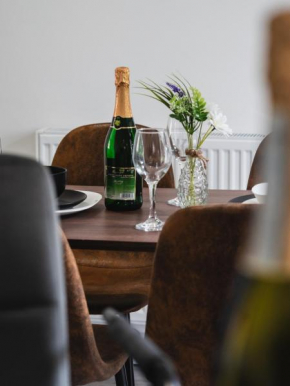 Comfy Spacious Home Near Preston City Centre - Sleeps 7